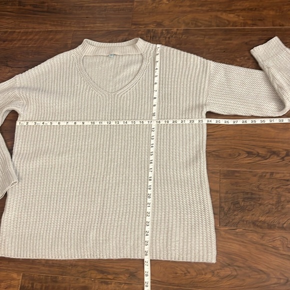 She + Sky Oatmeal Long Sleeve Cut Out Sweater, Sz. M/L - Picture 9 of 10